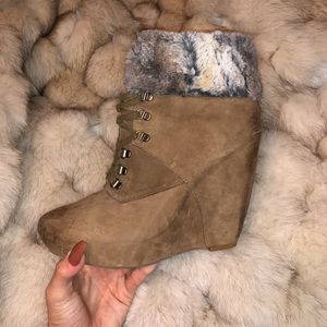 Fur trim wedge boot